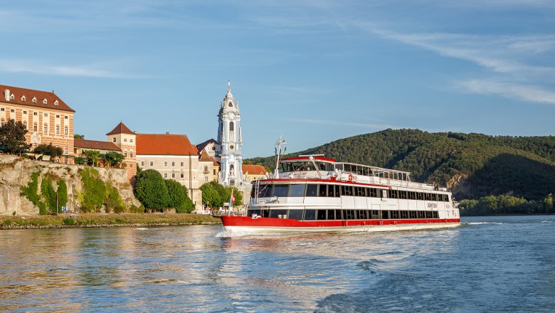 DDSG Schiff bei Dürnstein, © DDSG/Christian Waeckinger